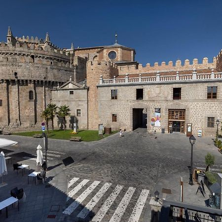Hostal Restaurante Puerta Del Alcazar อาบีลา ภายนอก รูปภาพ