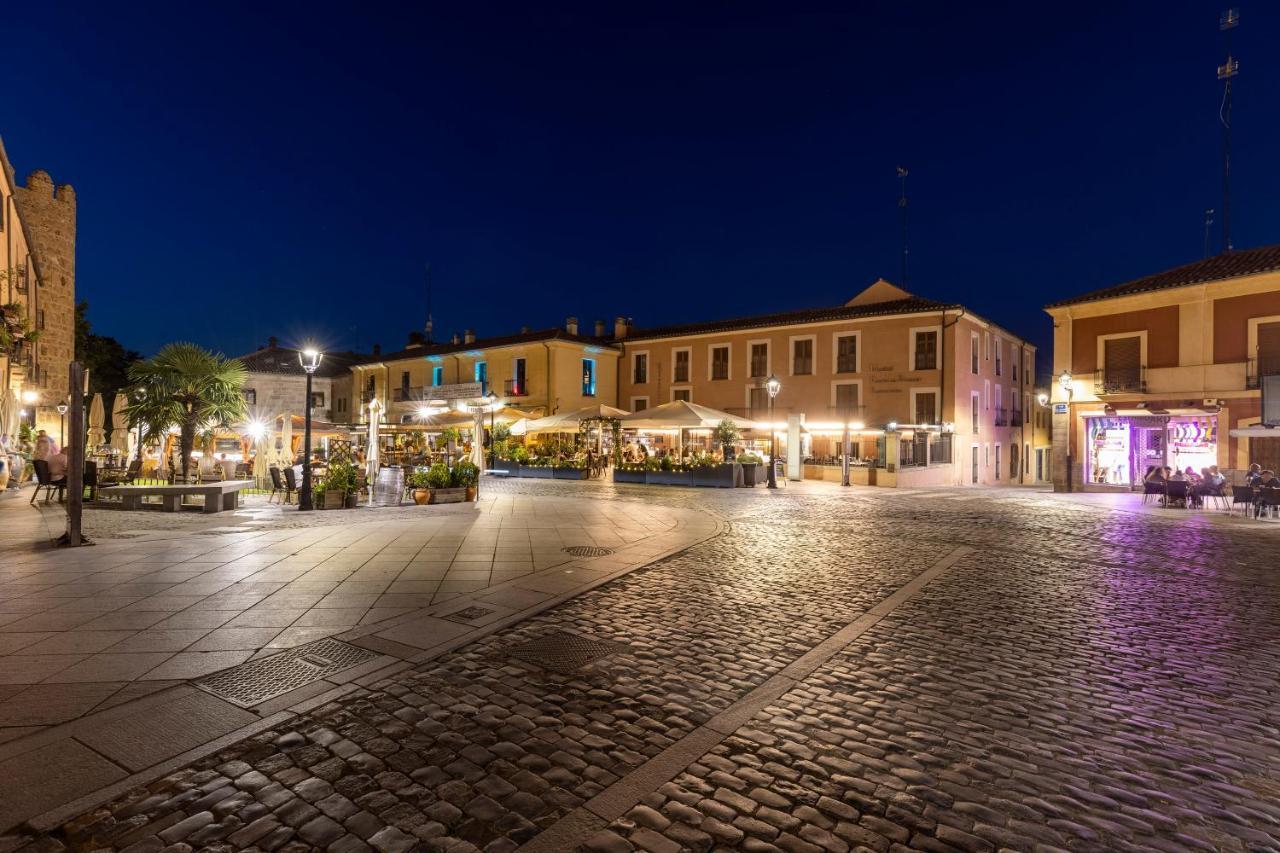Hostal Restaurante Puerta Del Alcazar อาบีลา ภายนอก รูปภาพ