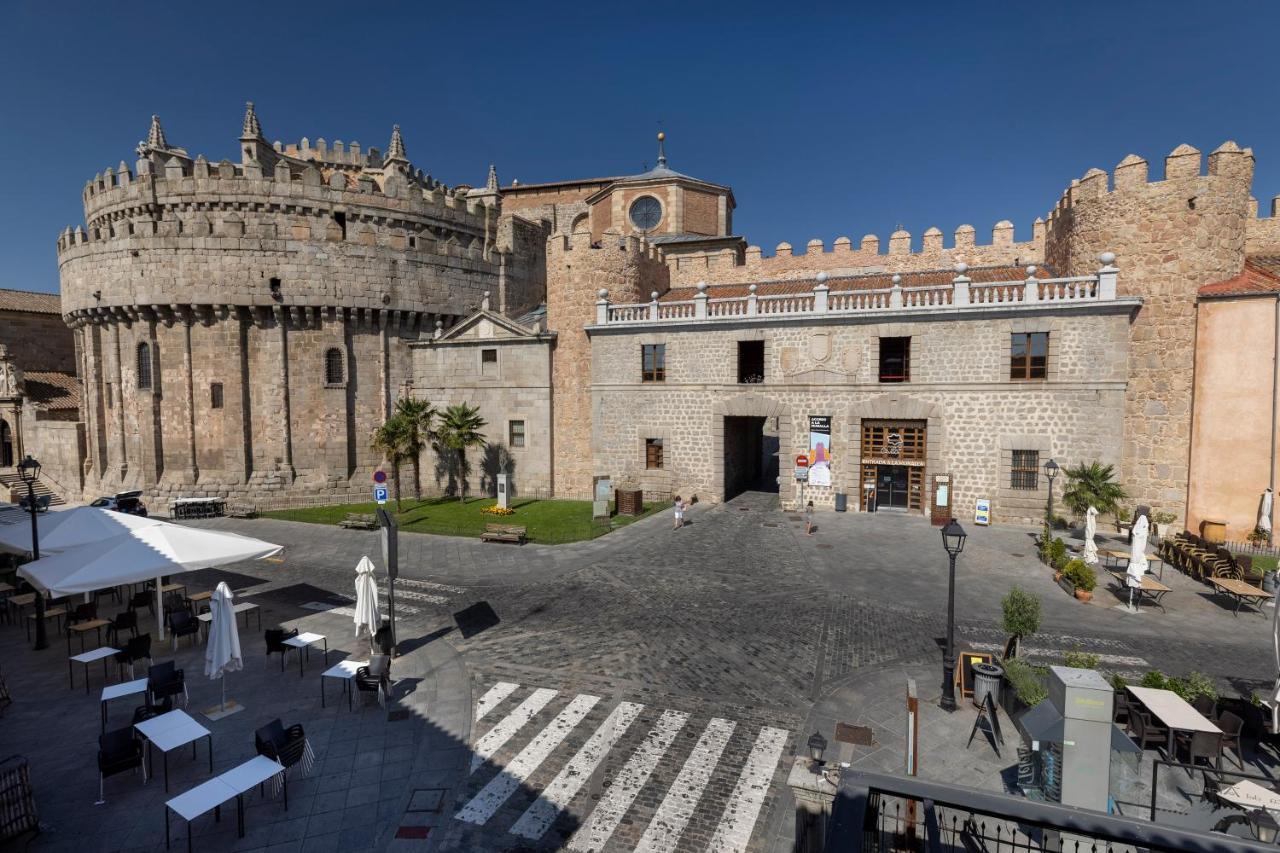 Hostal Restaurante Puerta Del Alcazar อาบีลา ภายนอก รูปภาพ