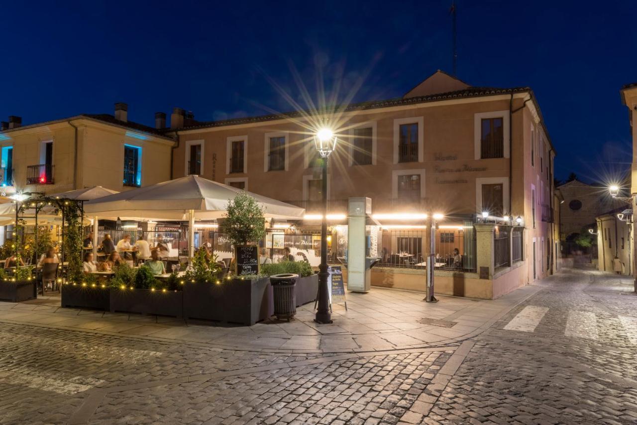 Hostal Restaurante Puerta Del Alcazar อาบีลา ภายนอก รูปภาพ
