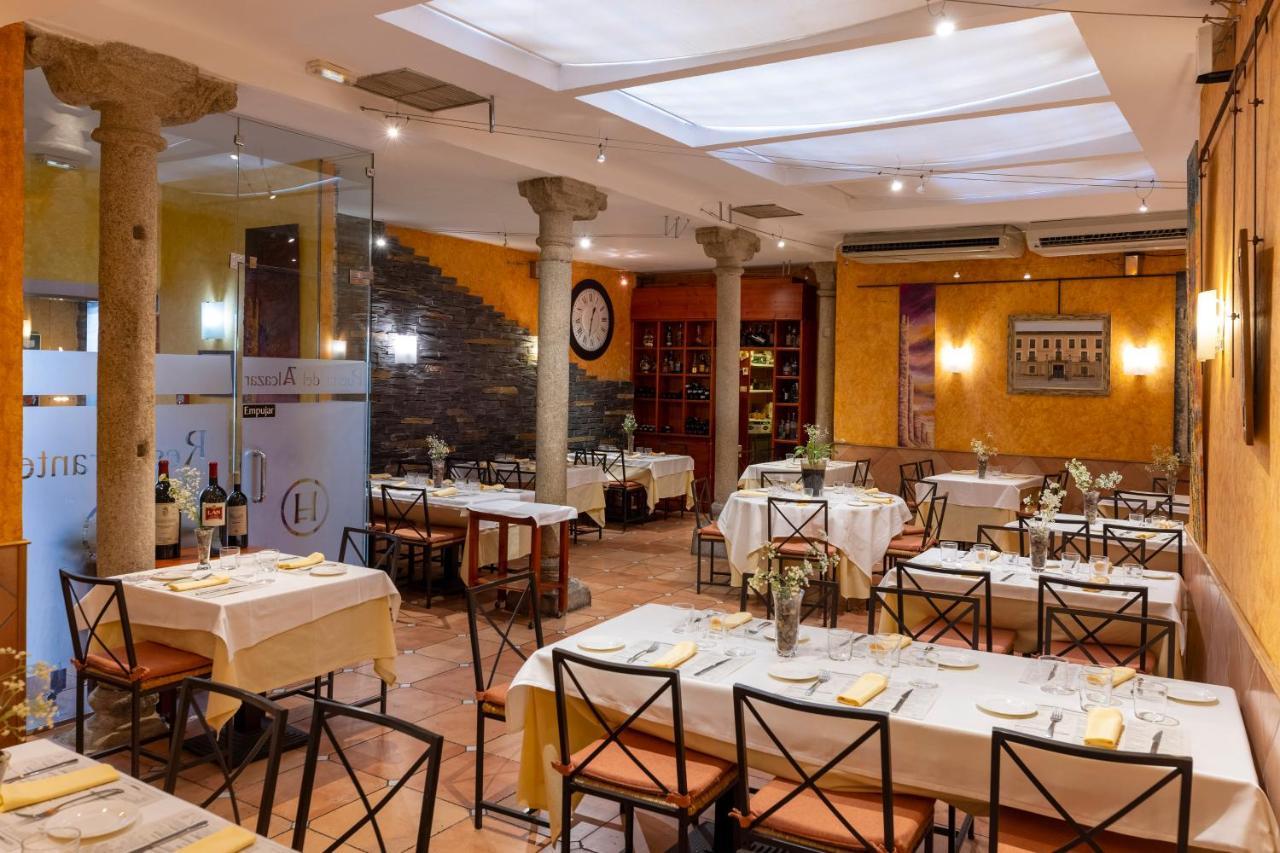 Hostal Restaurante Puerta Del Alcazar อาบีลา ภายนอก รูปภาพ