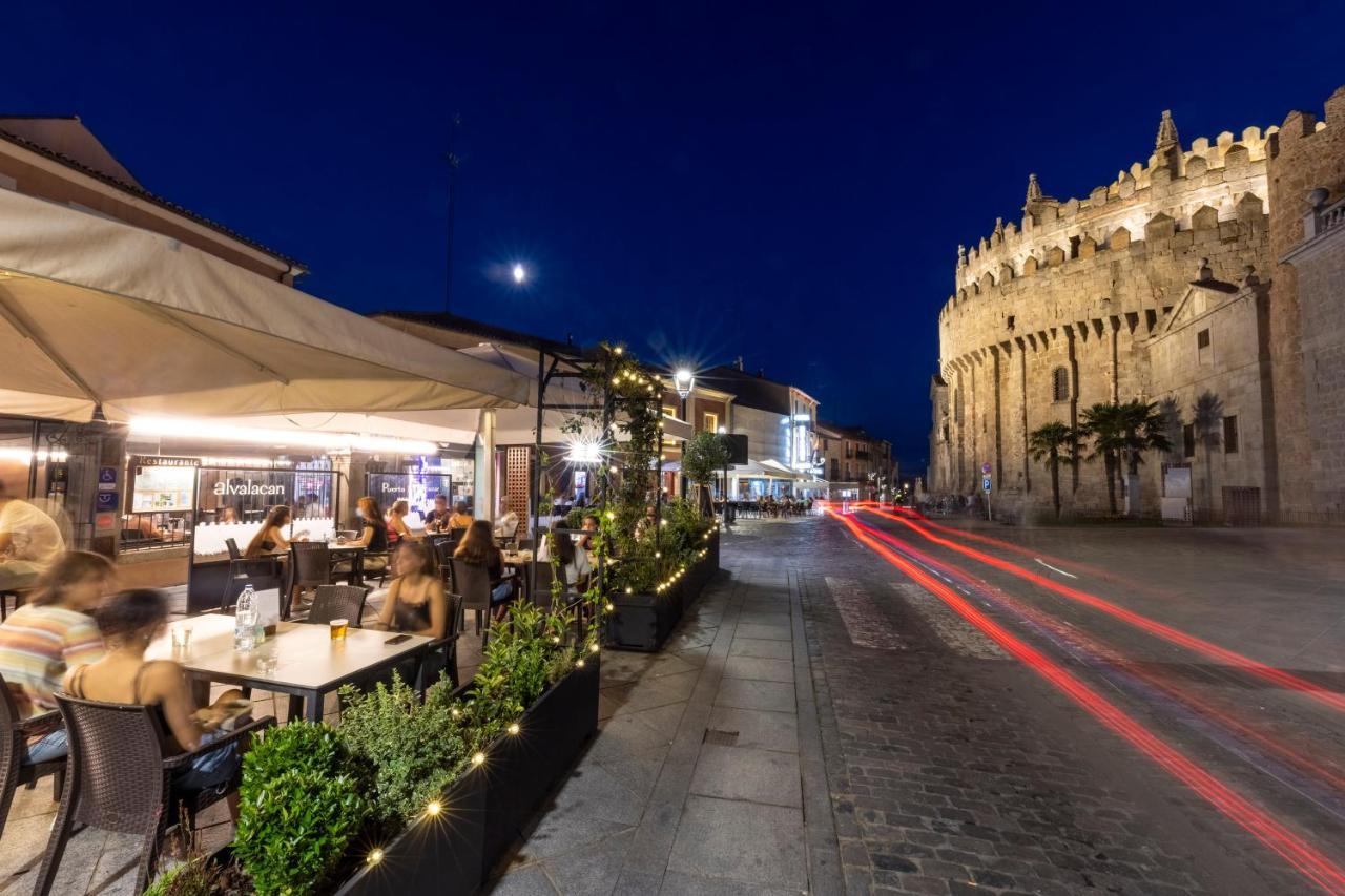 Hostal Restaurante Puerta Del Alcazar อาบีลา ภายนอก รูปภาพ