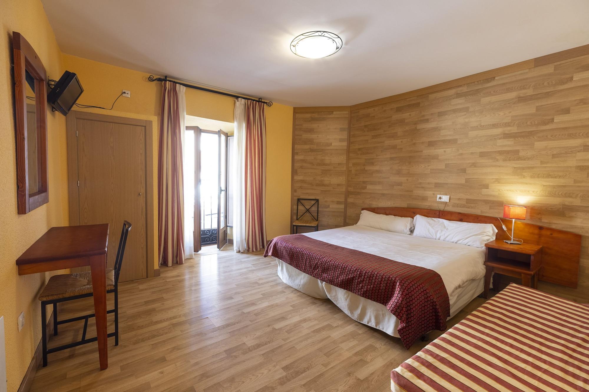 Hostal Restaurante Puerta Del Alcazar อาบีลา ภายนอก รูปภาพ