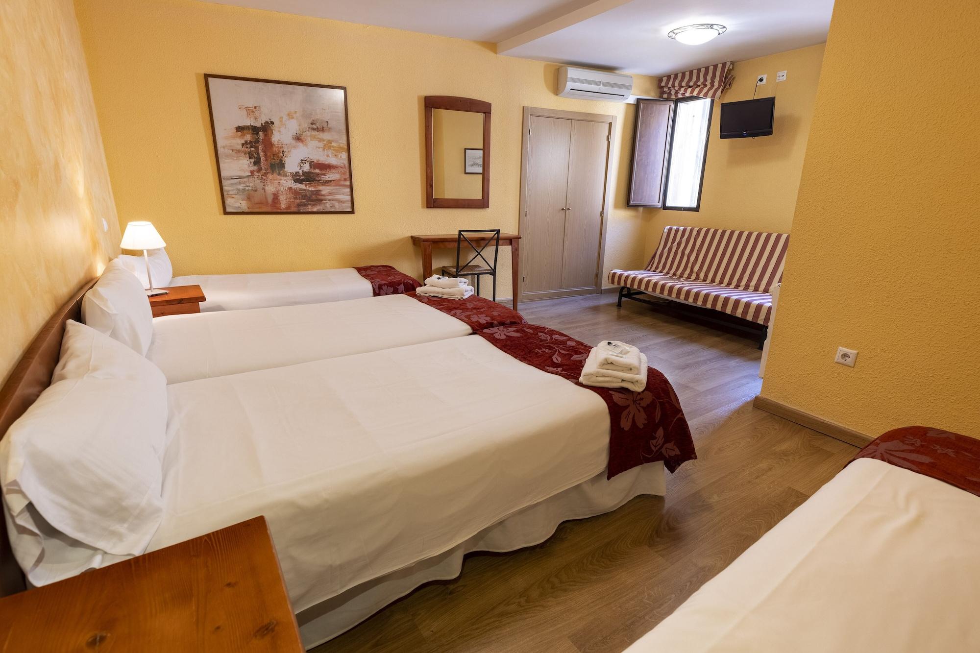Hostal Restaurante Puerta Del Alcazar อาบีลา ภายนอก รูปภาพ