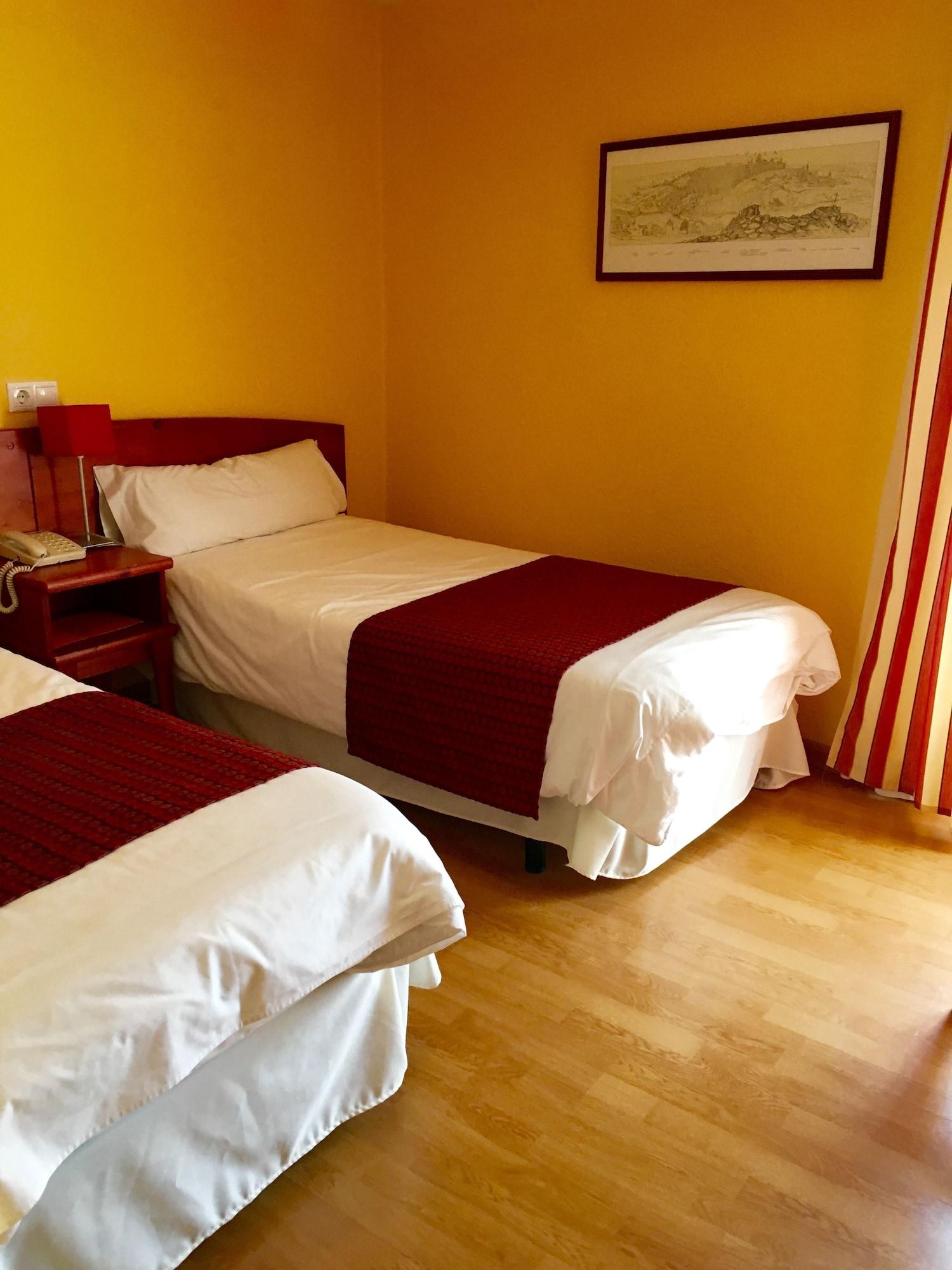 Hostal Restaurante Puerta Del Alcazar อาบีลา ภายนอก รูปภาพ