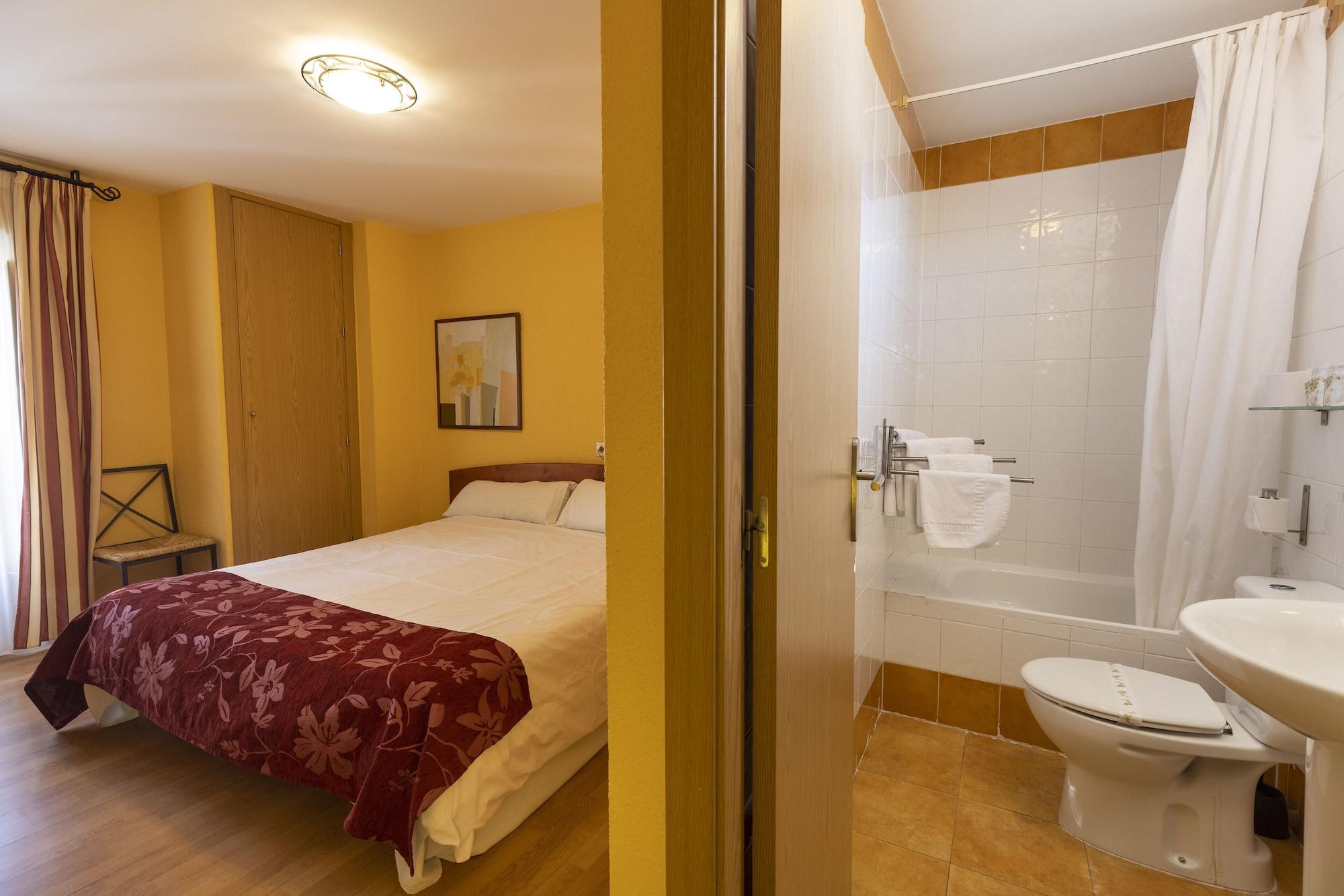 Hostal Restaurante Puerta Del Alcazar อาบีลา ภายนอก รูปภาพ