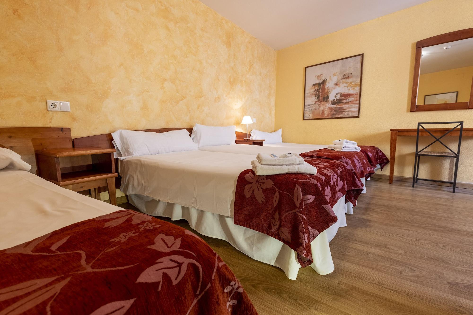 Hostal Restaurante Puerta Del Alcazar อาบีลา ภายนอก รูปภาพ