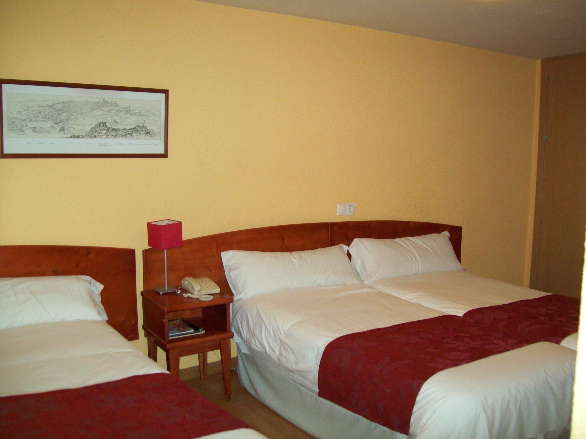 Hostal Restaurante Puerta Del Alcazar อาบีลา ภายนอก รูปภาพ