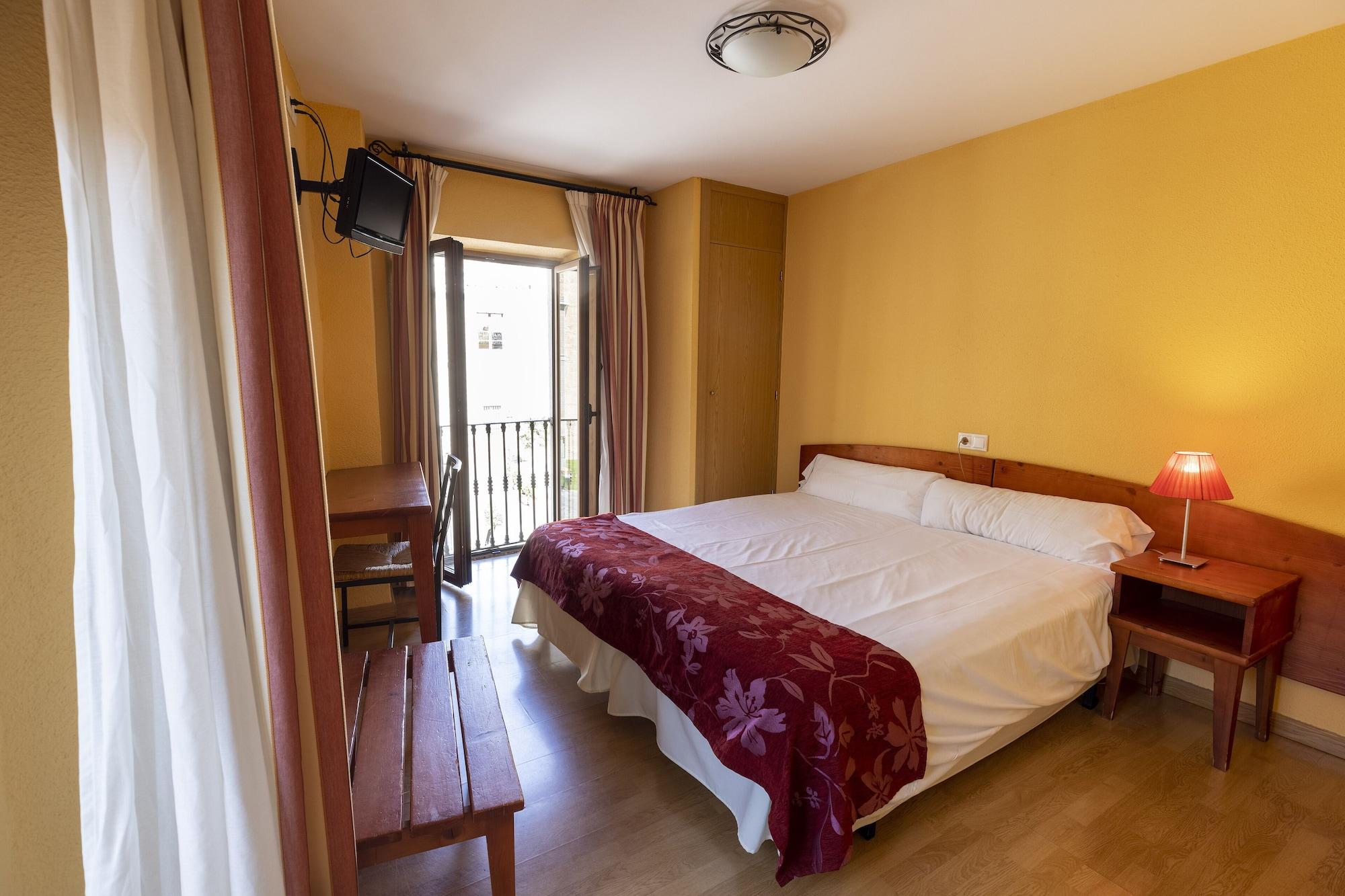 Hostal Restaurante Puerta Del Alcazar อาบีลา ภายนอก รูปภาพ