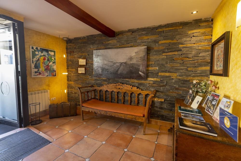 Hostal Restaurante Puerta Del Alcazar อาบีลา ภายนอก รูปภาพ