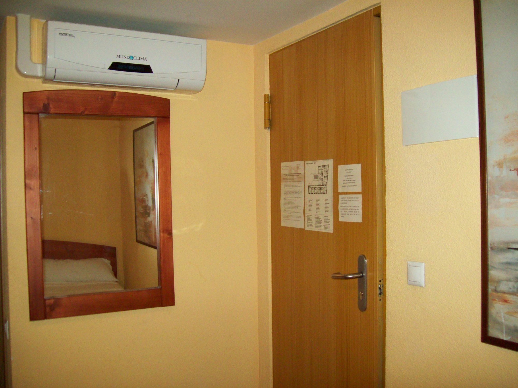 Hostal Restaurante Puerta Del Alcazar อาบีลา ภายนอก รูปภาพ