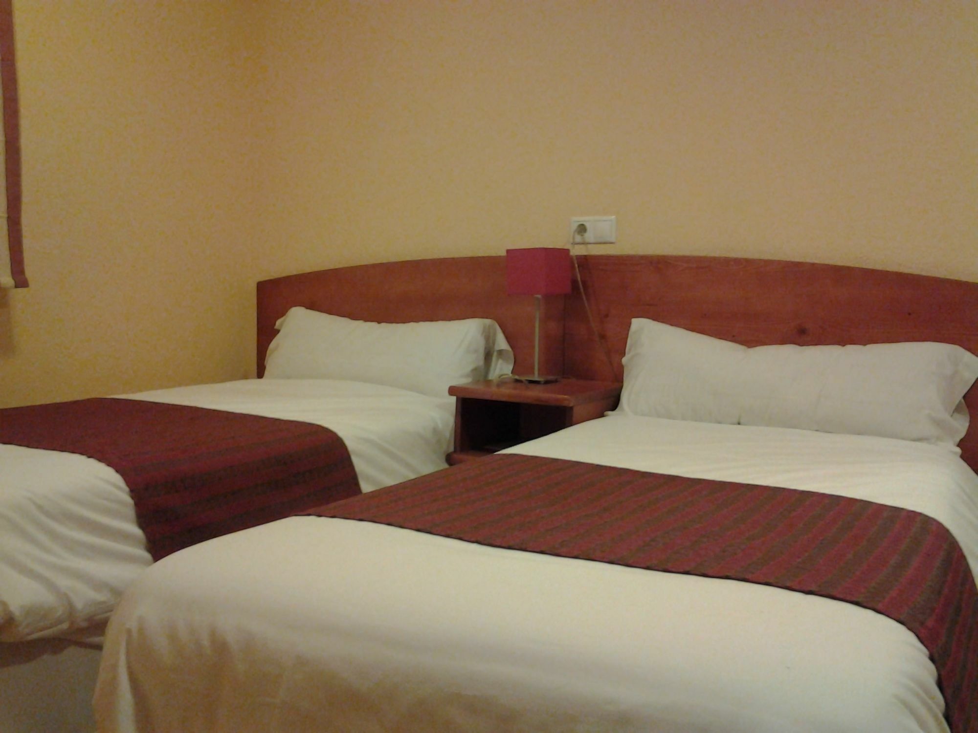 Hostal Restaurante Puerta Del Alcazar อาบีลา ภายนอก รูปภาพ